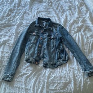 Distressed, multiple pockets! Women’s denim jacket